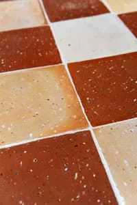 Zoom sur le carrelage à l'ancienne