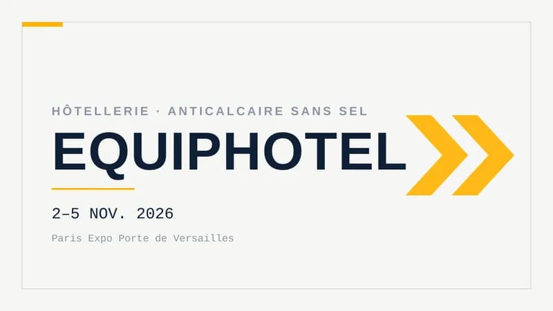 Visuel typographique sur fond clair : le mot EQUIPHOTEL en grand, surmonté de la mention « Hôtellerie · Anticalcaire sans sel », avec les dates 2–5 novembre 2026, le lieu Paris Expo Porte de Versailles et des chevrons géométriques à droite.